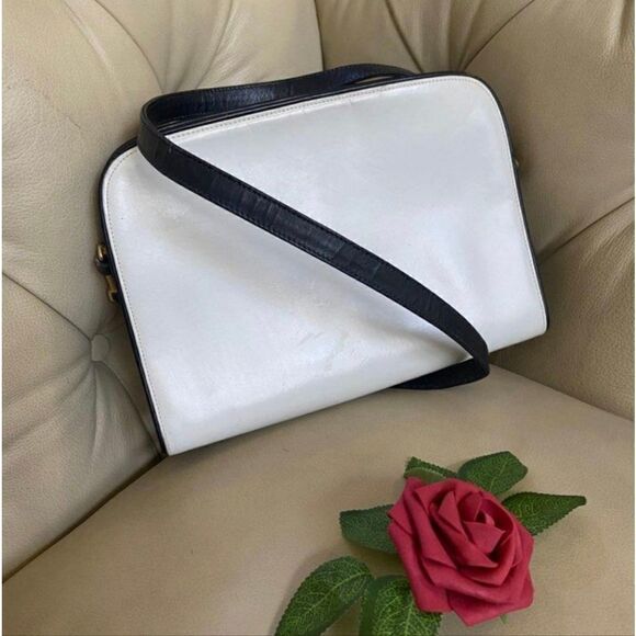 Auth Gucci GG Logo White Shoulder Bag - Picture 2 of 9
